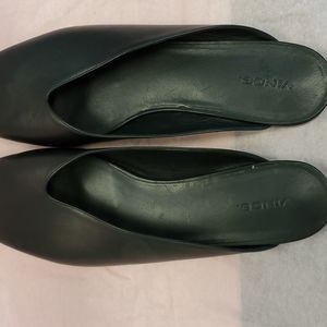 VINCE women black leather slipper